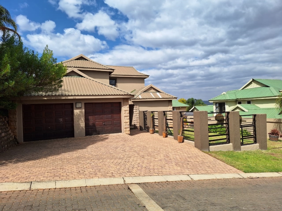 5 Bedroom Property for Sale in Caribbean Beach Club North West